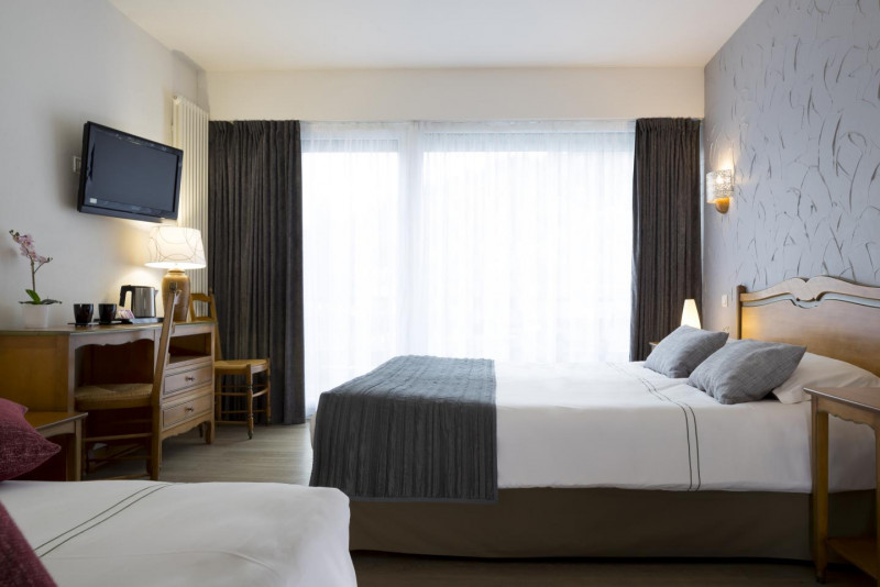 hotel-restaurant-les-chatelmines-la-bresse-10