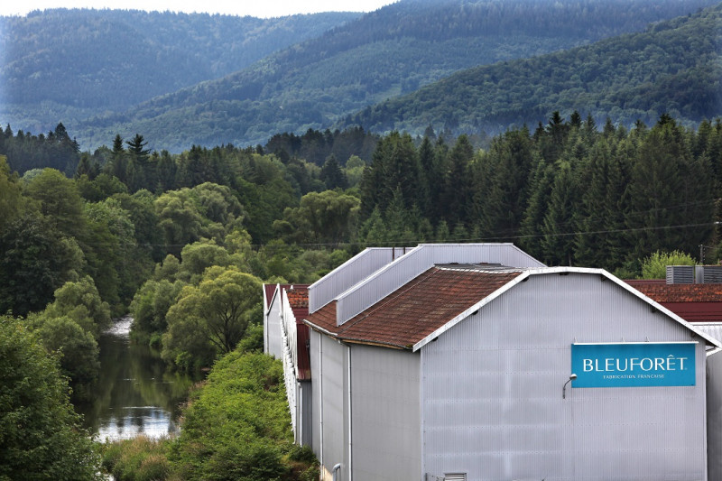 tricotage-des-vosges-bleu-foret-vagney-7 tricotage-des-vosges-bleu-foret-vagney-7